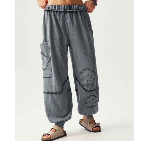 Plus Mineral WAsh Floral Patchwork Stretchy Waist Joggers Pants - Picture 4 of 7